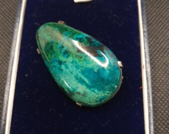 Bronze-y gold with malachite necklace. Cat brooch