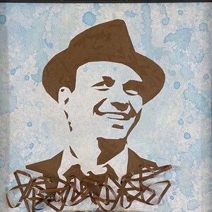 Retrato de Frank Sinatra feito de fita cassete em painel de tela, pintura azul com moldura de madeira maciça, obra de arte original