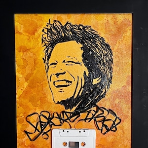 Portret Bon Jovi, gemaakt van cassettebandje op canvaspaneel, aquarel met massief houten lijst, origineel kunstwerk