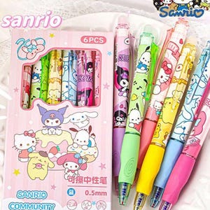 Set de 6 bolígrafos de gel Hello Kitty con tinta negra y secado rápido - Incluye pegatinas, libro para colorear, personajes de Sanrio (Kuromi, Melodi, Pocheco, Cinnamon Roll) y set de regalo. 6pc Sanrio character