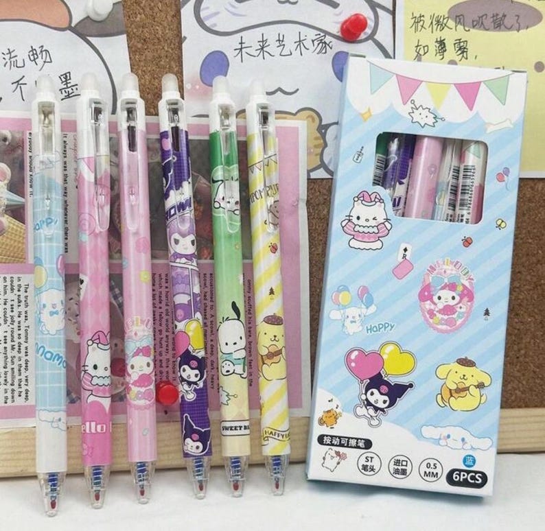 Set de 6 bolígrafos de gel Hello Kitty con tinta negra y secado rápido - Incluye pegatinas, libro para colorear, personajes de Sanrio (Kuromi, Melodi, Pocheco, Cinnamon Roll) y set de regalo. imagen 11