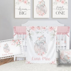Juego de ropa de cama para cuna de elefante para niña, manta personalizada para niña, juego de elefante floral durmiendo en la luna, juego personalizado de guardería para niña -321