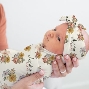 Vintage Blumen Swaddle Set- personalisierte Baby Mädchen Swaddle Decke mit Stirnband- Rush Mustard rose 350 Krankenhaus Outfit- Namensdecke- S350