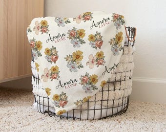 Copertina per neonato personalizzata con motivo floreale vintage, copertina per bambina, copertina con nome personalizzato, decorazione per cameretta in stile boho con fiori selvatici, regalo per baby shower s350