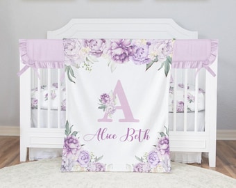 Manta personalizada para bebé con monograma, manta para niña, manta con nombre personalizado, decoración floral morada para la habitación del bebé, regalo para baby shower 304