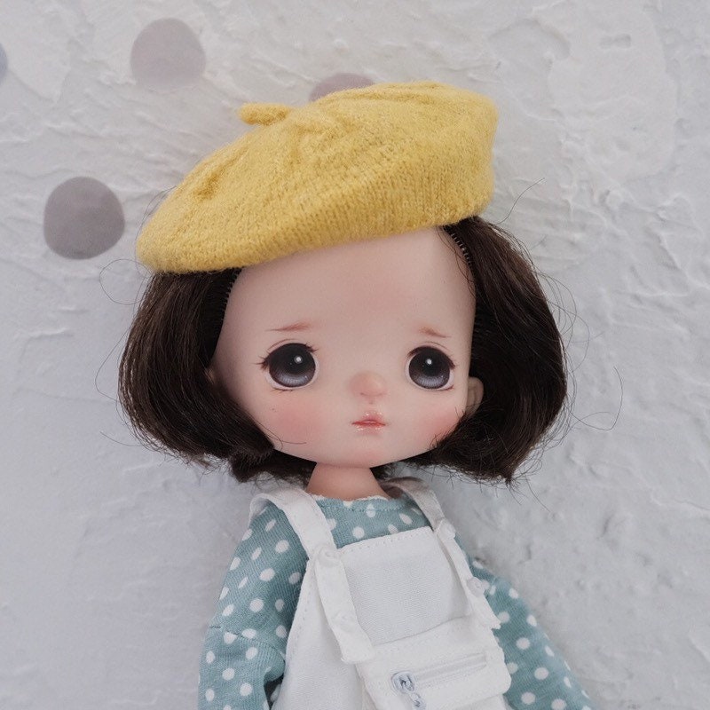 Knit hat for Blythe