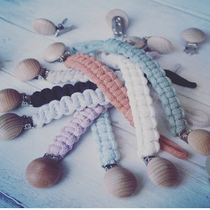 Macramé fopspeenclip - macramé fopspeenclip - macramé babyclip accessoire - optionele siliconenring
