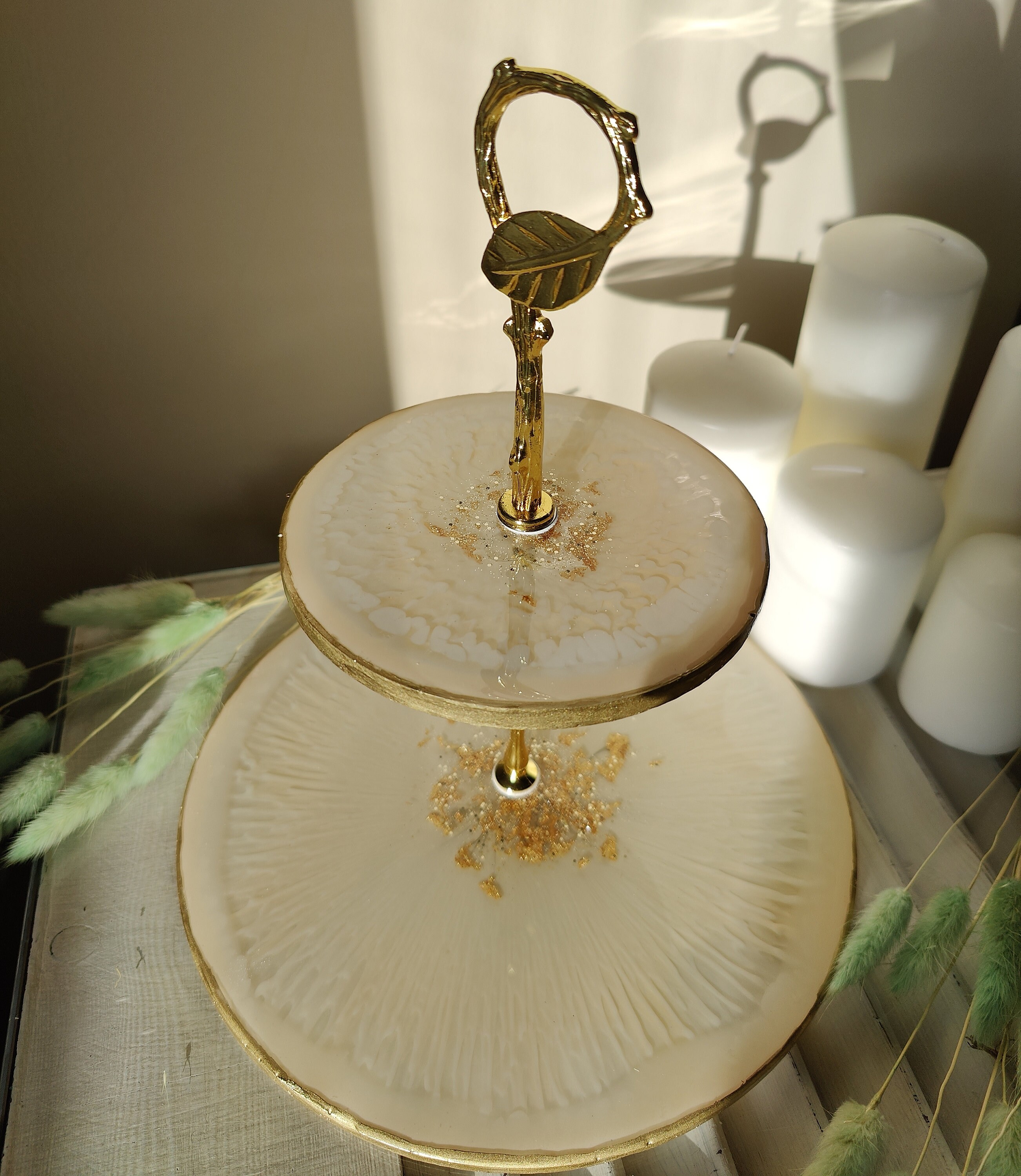 Cupcake stand, Wedding gift, Epoxy Resin Stand, Beige and gold shinny stand