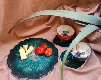 Cheese Plate and Coasters Set - Resin Art, Perfect for Beautifully Enhancing Your Space