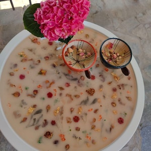 Blumentisch, Atemberaubender Tisch ist mit Epoxidharz und Trockenblumen hergestellt, perfekt für ein Geschenk oder den letzten Schliff für Ihr Interieur. Geschenk für Sie