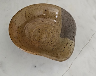 Vintage Handmade Pottery Spoon Rest – 1980s Studio Ceramic Kitchenware