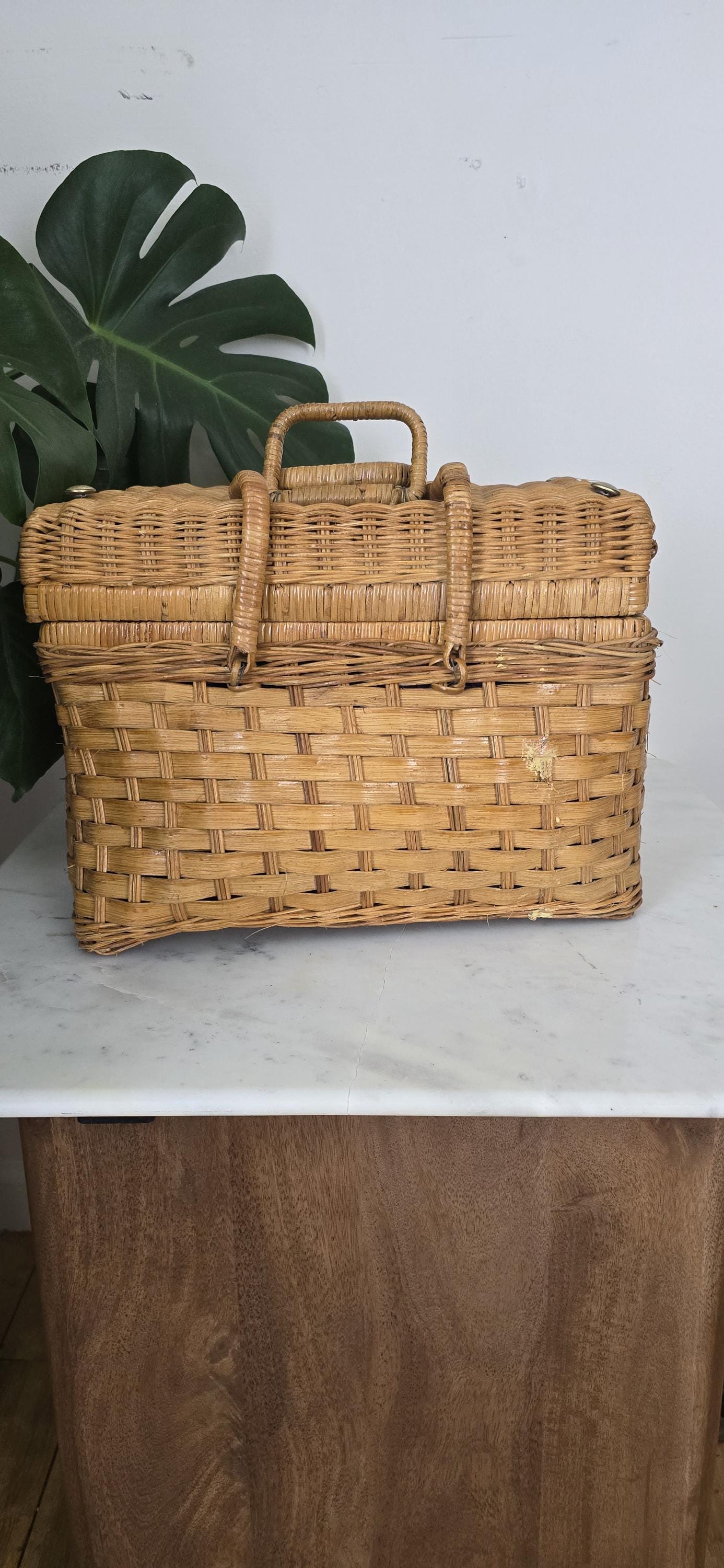 ヴィンテージウィッカーピクニックバスケットセット：ブルーの裏地