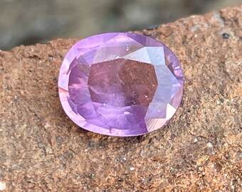 1.70 Carats , milky pink sapphire gemstone, natural pink sapphire oval, sapphire gemstone for jewellery, ceylon srilanka, rare find.