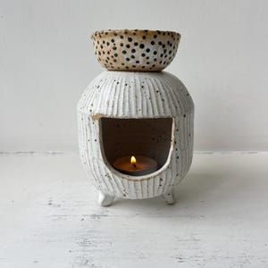 Danish pottery white wax melts oil tealight burner. Danish handmade ceramic essential aromatherapy footed tealight wax melts oil burner.