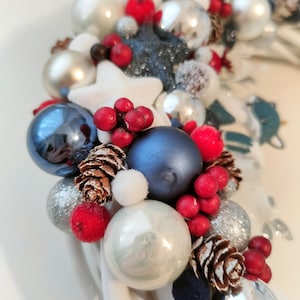 Natural White Rattan / Wicker Christmas Wreath 'Blue Fox'
