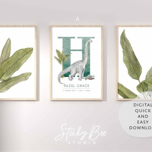 Impresión de nacimiento de guardería con letras de monograma de dinosaurio, arte de guardería de dinosaurio, impresión de guardería tropical, impresión de pared personalizada para niña, arte de hojas de palma