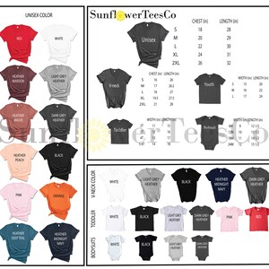 Op de afbeelding: Een productafbeelding van SunflowerTeesCo toont een verscheidenheid aan t-shirts in verschillende kleuren en maten. De afbeelding bevat een maattabel met afmetingen in inches voor unisex, V-hals, peuter, jeugd en bodysuit stijlen. Kleuropties zijn rood, wit en zwart.