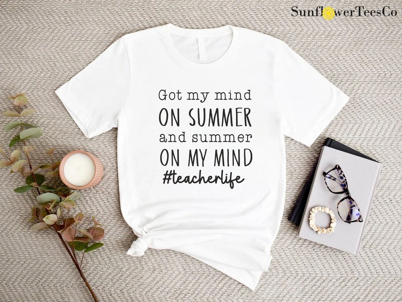 a t - shirt that says, got my mind on summer and my mind on