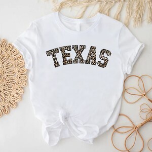 Leopard Texas Shirt,Texas Fan Shirt,Texas Girl Shirt, Gift For Texan,Texas Tshirt,Texas Girls Trip Shirt,Texas Lover Shirt,Family Trip Shirt bild 4