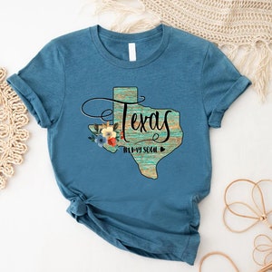 a t - shirt with the word texas on it