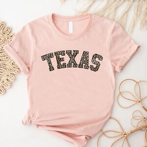 Leopard Texas Shirt,Texas Fan Shirt,Texas Girl Shirt, Gift For Texan,Texas Tshirt,Texas Girls Trip Shirt,Texas Lover Shirt,Family Trip Shirt bild 2