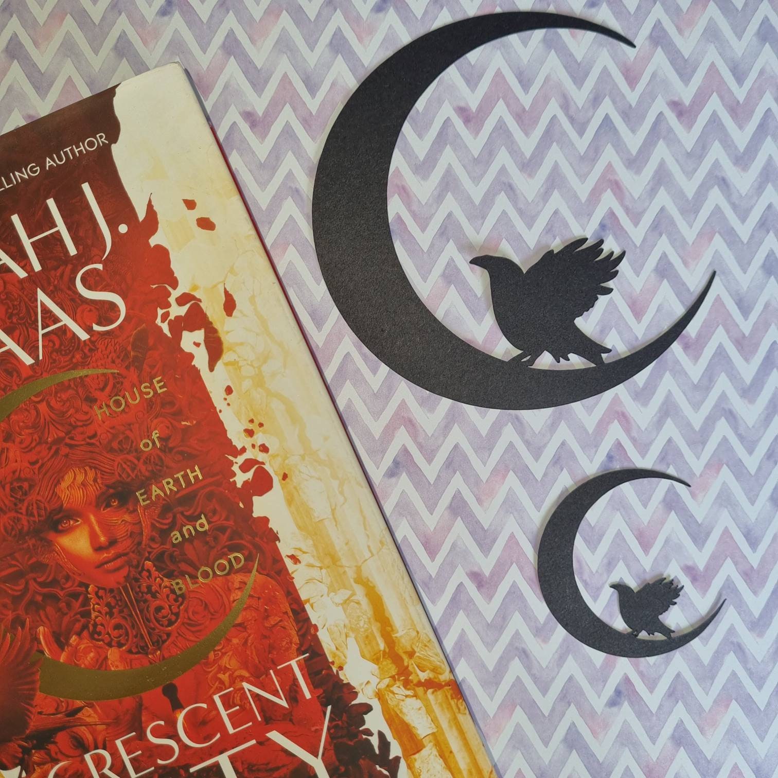 CRESCENT CITY Hand-painted Book Edges Sarah J Maas Earth and Blood Sprayed  Edges Edges Fantasy Books House of Flame 