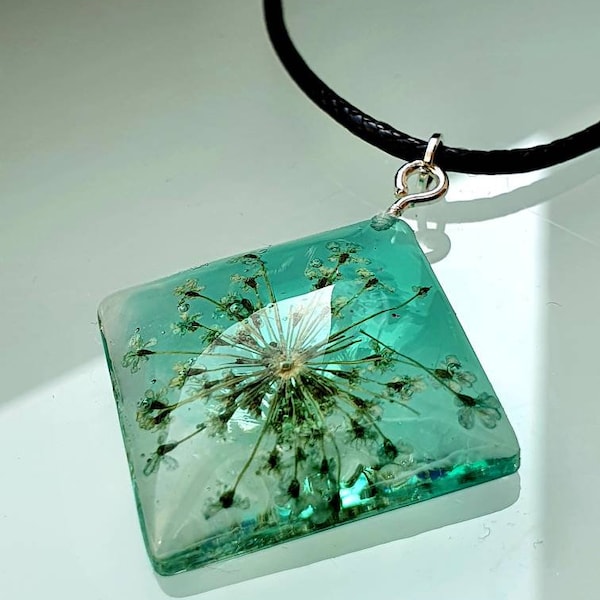 Pressed Wild Flower Necklace | Real Flower Necklace | Resin Jewelry | Handmade Necklace | Giftidea | Naturelovers  | Flowers | Natural gift