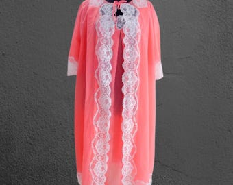 Vintage Italian Coral Bridal Peignoir Set – Sheer Lace Robe and Nightgown – Honeymoon Morning Lingerie – Size M