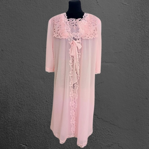 Vintage Italian Pink Bridal Peignoir Set – Sheer Lace Robe and Nightgown – Honeymoon Morning Lingerie – Size M (46)