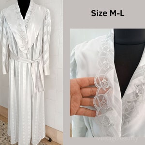 Vintage Italy Fedam Peignoir robe lingerie bridal Italy rafined satin lightgray color, douple-shawl collar with floral lace Peignoir Robe