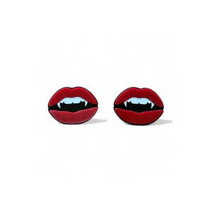 Pendientes acrílicos con labios de vampiro / Labios rojos extragrandes con colmillos blancos / Joyería gótica con estilo
