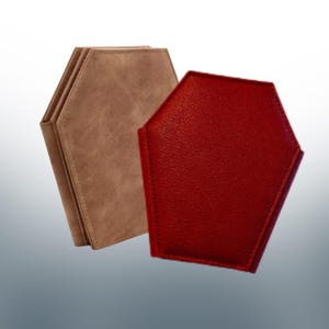 De nuevo en existencia / Cartera de cuero vegano granulado de tres pliegues con forma de ataúd rojo o de nuez / Accesorio alternativo gótico