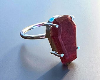Krappen Set heller Granat Coffin Ring | Facettierter Glassarg mit versilberter 925er Fassung