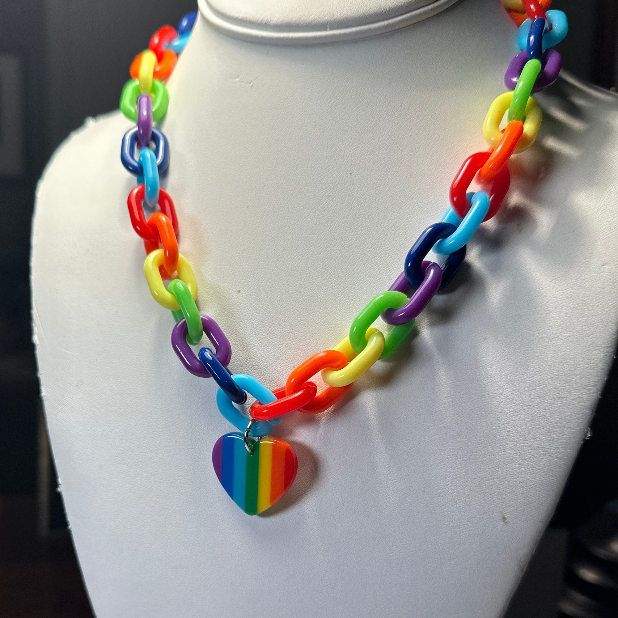 ◆VVV◆ Rainbow Unbalanced Heart Bead Chain Necklace 25SSNK1 Rainbow Necklaces – Olivia Beeken