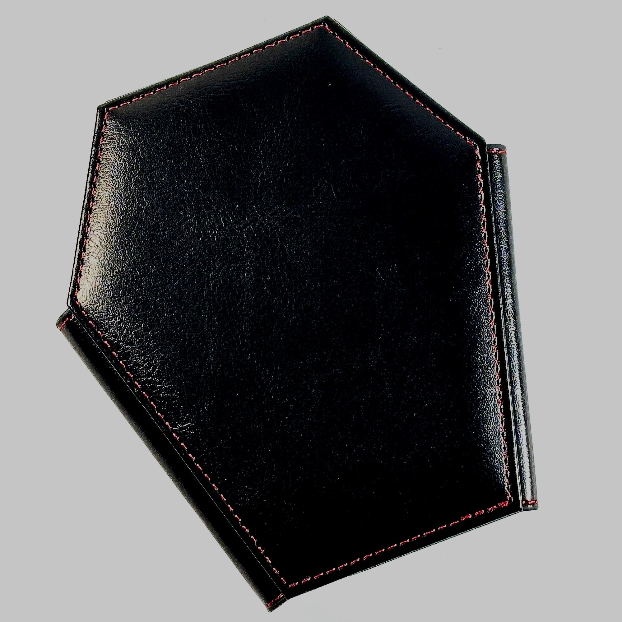 De volta ao estoque! - Carteira de couro vegano triplo Black Coffin com ponto de chicote vermelho, acessório alternativo gótico