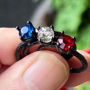 Schwarzer Gothic Solitär Ring