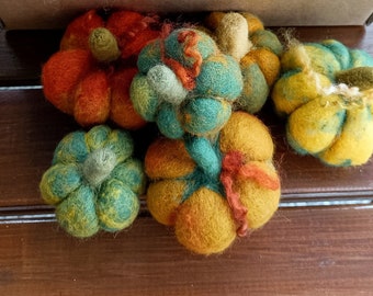 Pumpkin felting kit for beginners  - Needle felted pumpkin kit with video tutorial - Starter's felting kit