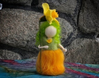 Needle felted spring wool standing fairy with flower - Daffodil flower child fairy - Waldorf Blumenkind