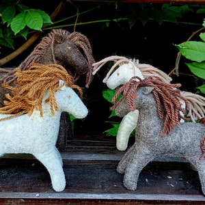 Wool felt horse family toys - Felt horse stuffed toys - Waldorf wool felt animals