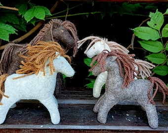 Wool felt horse family toys - Felt horse stuffed toys - Waldorf wool felt animals