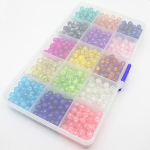 A 15 Colour assorted box of 6mm Round Crackle Glass Beads. 1000+ beads.