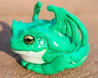Dumpy Dragon Frog Figure - Hand Painted Resin Frog - White's Tree Frog  Multiple Sizes