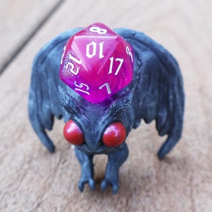 モスマン ダイスホルダーとネックレス - 手描き樹脂製クリプティッドジュエリー