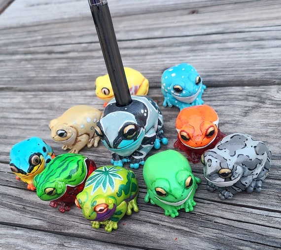 Frog Tree Candie Bolton 和狐龍　ソフビ　2体セット Tree Frog Vape Pen Keeper - Resin Frog Holder - Cute Desk Pet