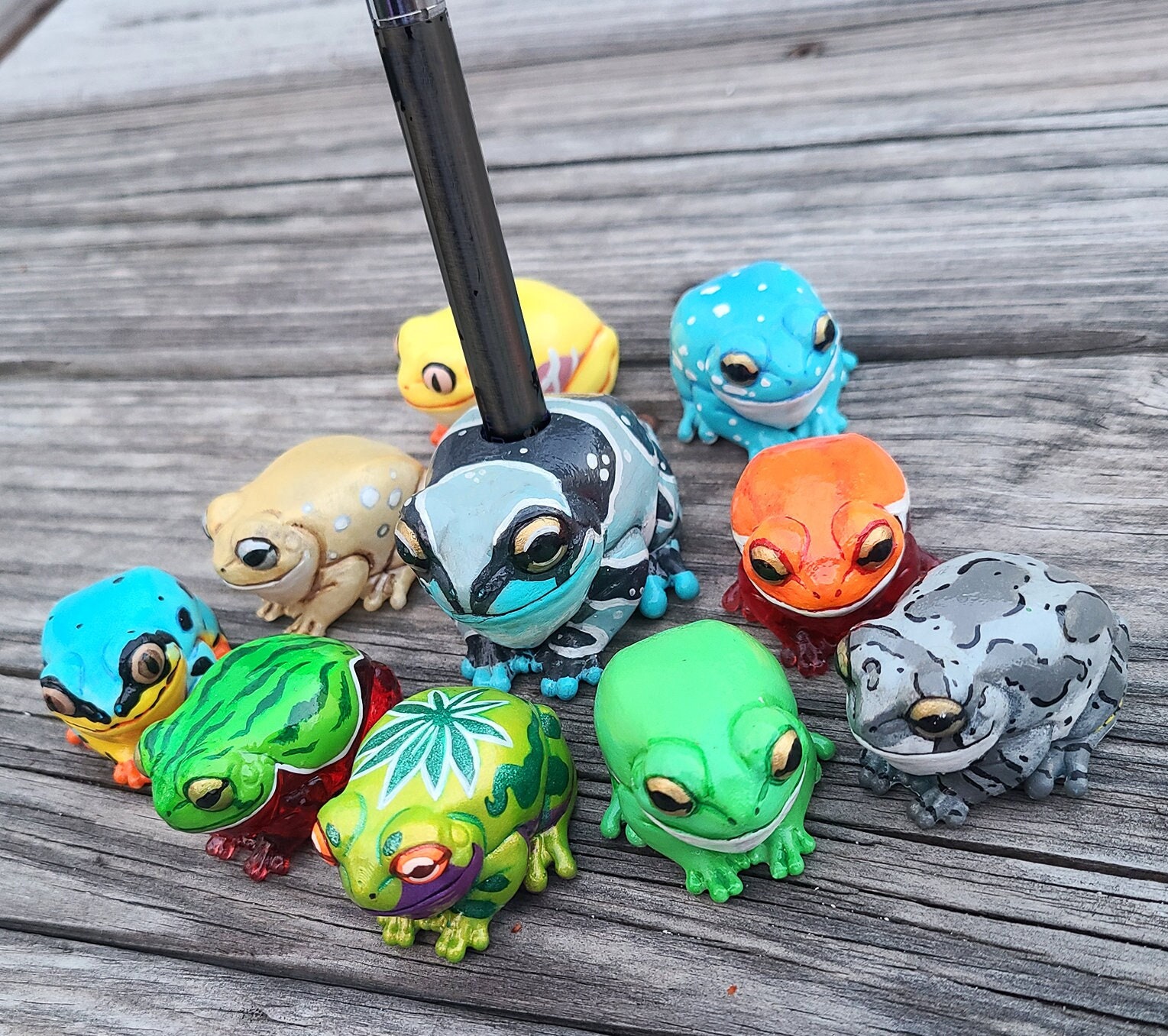 Tree Frog Vape Pen Keeper - Resin Frog Holder - Cute Desk Pet