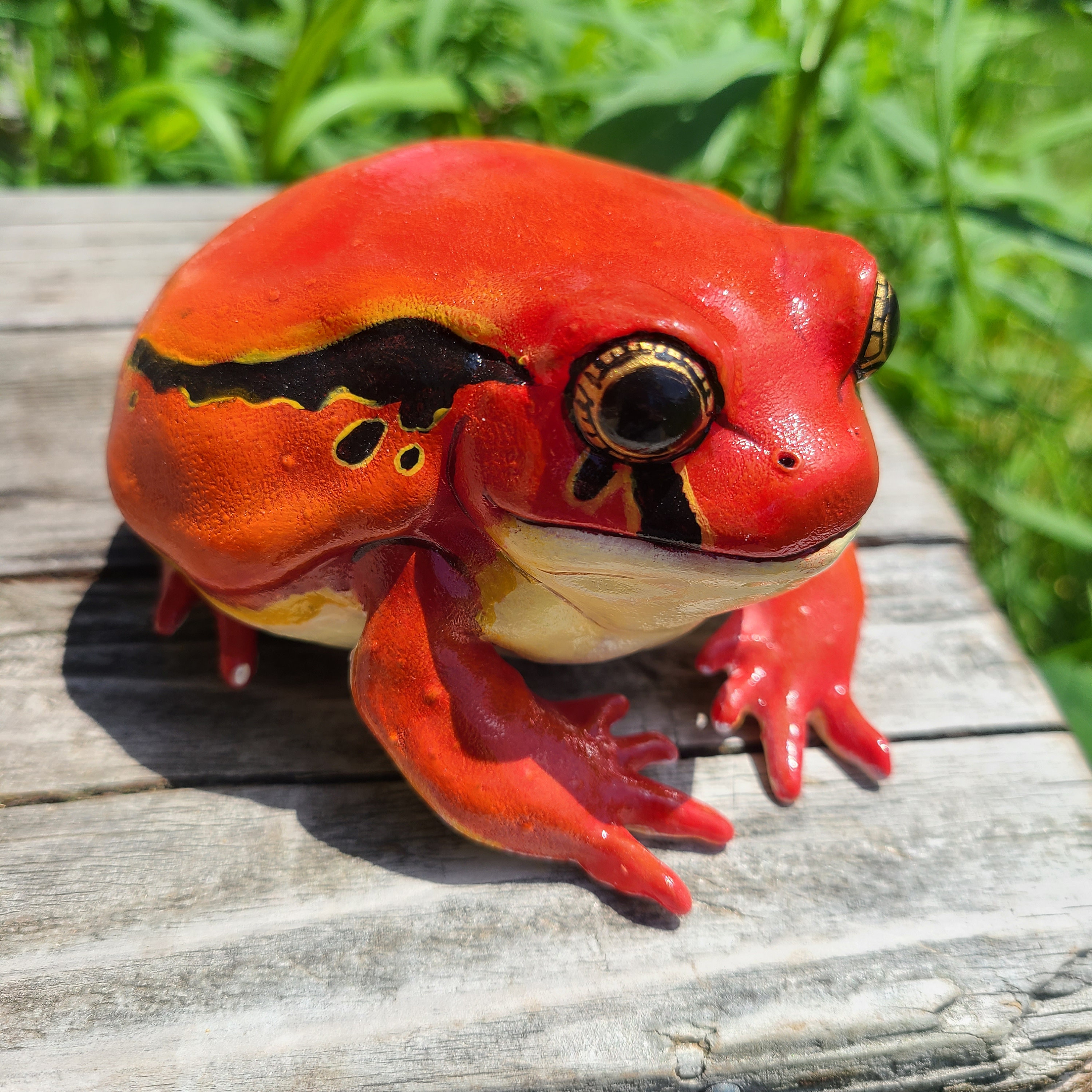 巨大な家宝トマトカエルのフィギュア - リアルな手描きの樹脂カエル