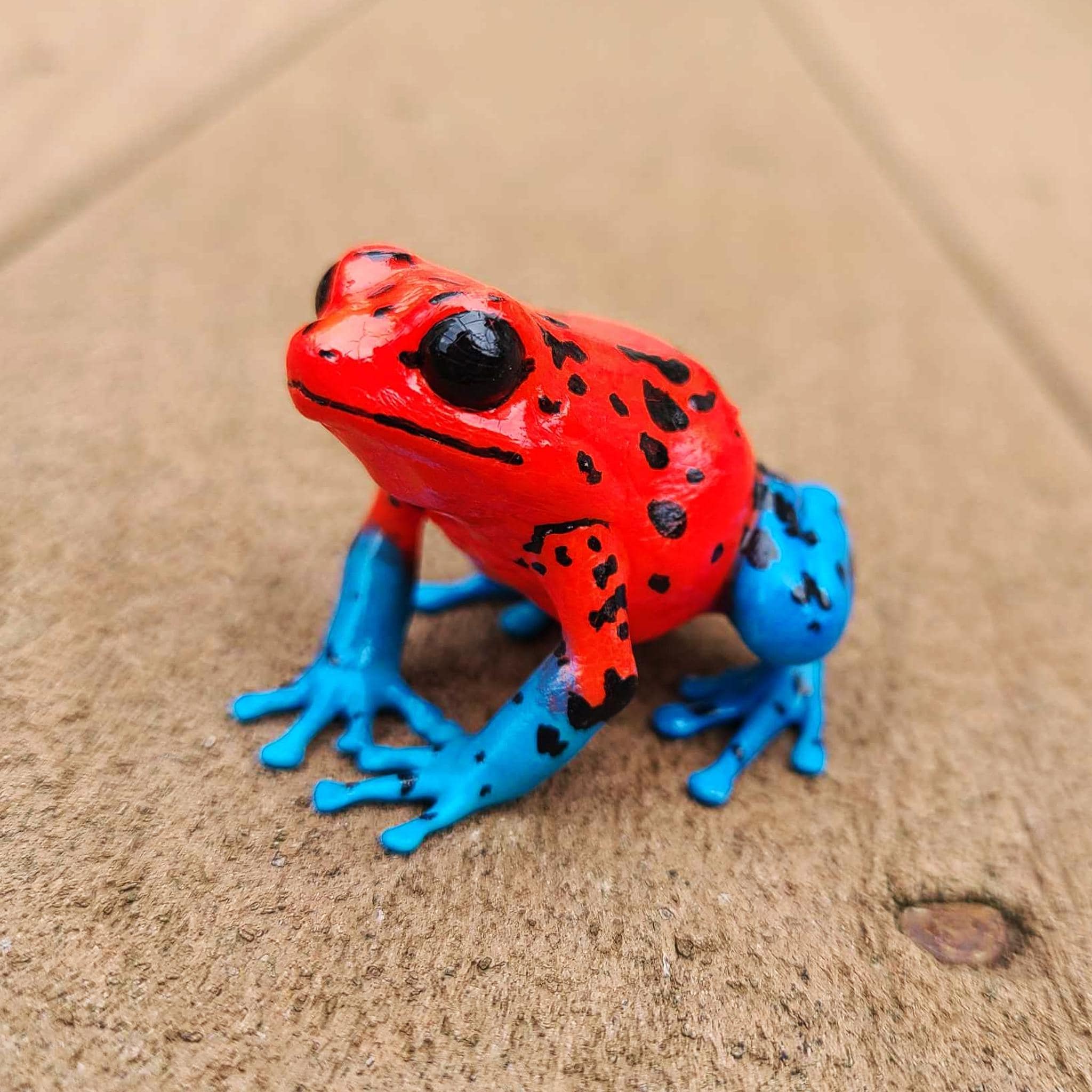 イチゴヤドクガエル - 手描き樹脂製カエルの置物 - Etsy 日本
