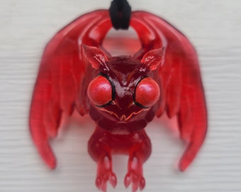 POLILLA DE SANGRE - Collar de polilla rojo transparente - Joyería de resina pintada a mano con motivos de críptidos