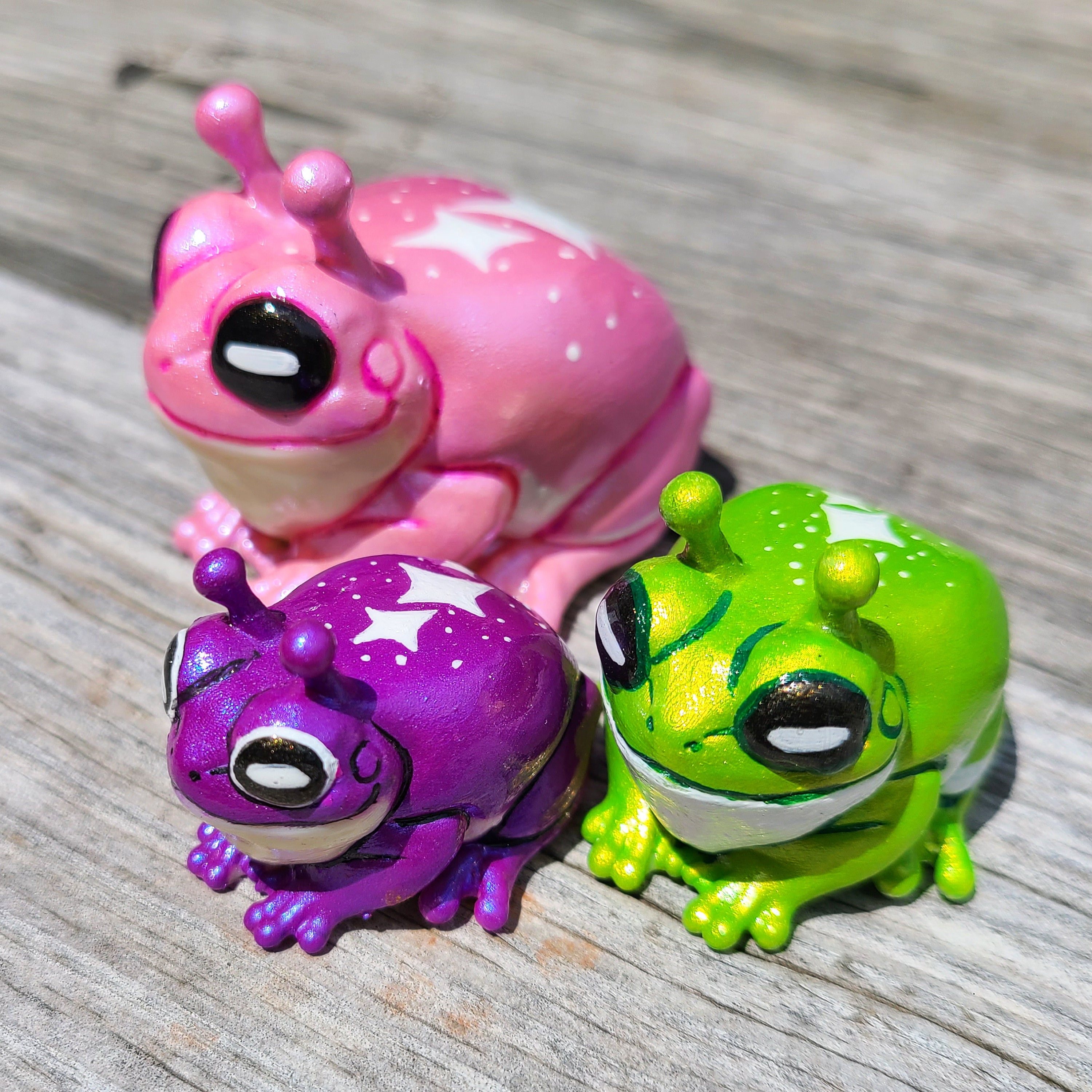 エイリアンツリーフロッグフレンド - 手描き樹脂製カエルの置物
