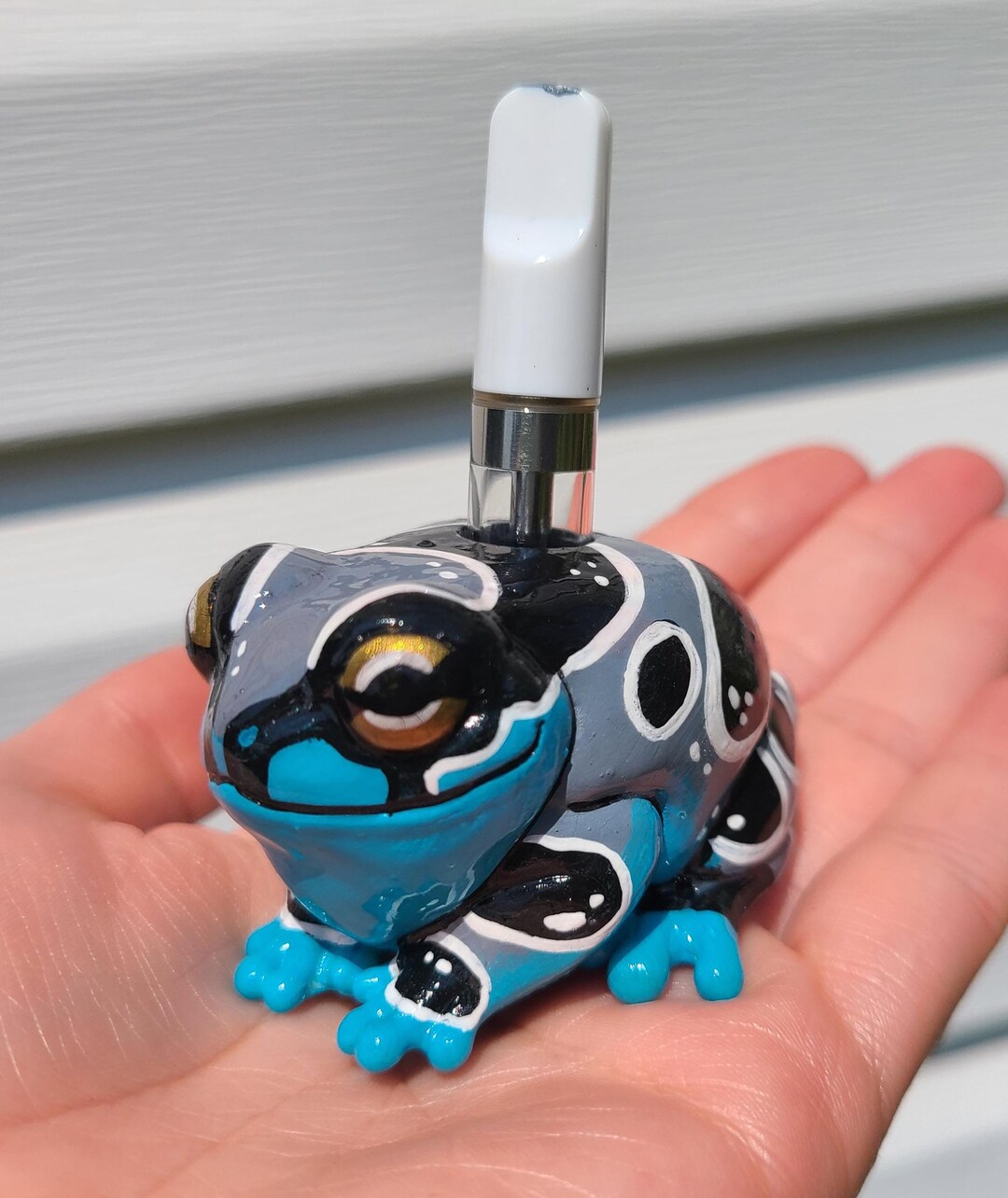 Tree Frog Vape Pen Keeper - Resin Frog Holder - Cute Desk Pet